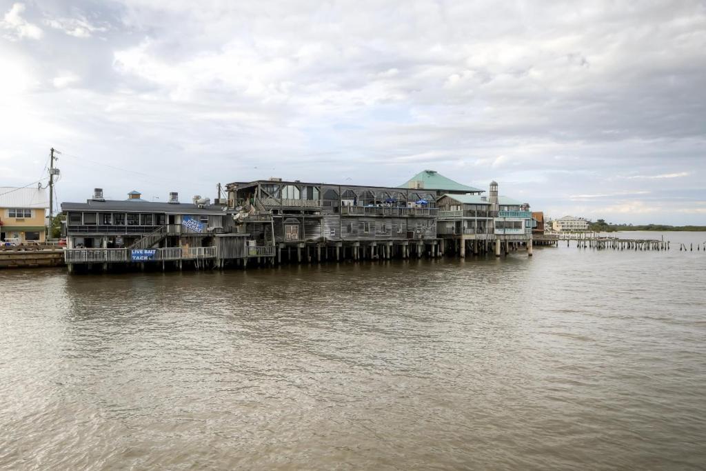 Waterfront Duplex With Dock And Views Near Town! Villa Cedar Key Exterior photo